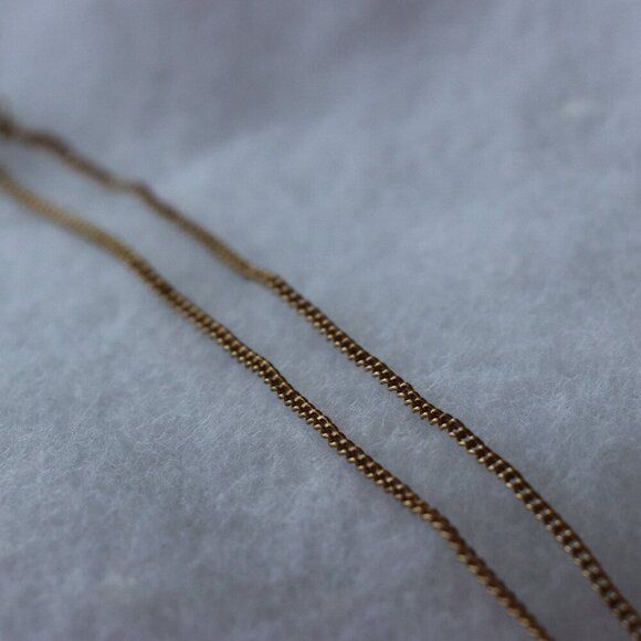 15" Gold toned metal linked chain necklace, used, great condition - Picture 2 of 7